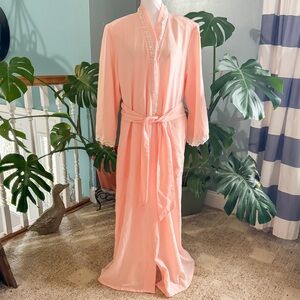 Elegant Peachy Pink Lace Trim Robe Vintage 80’s